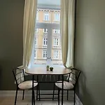 Lovely With Two Large Bedrooms Nearby Opera, Vis A Vis Botanical Garden *
