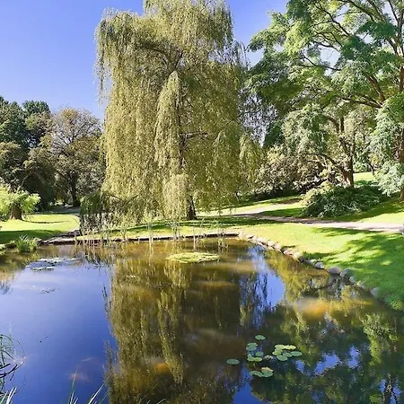 Lovely With Two Large Bedrooms Nearby Opera, Vis A Vis Botanical Garden アパート *