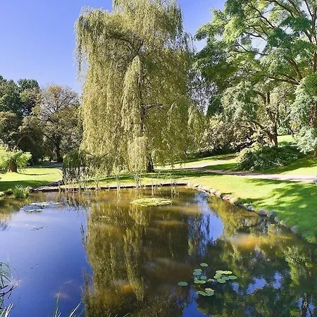 Lovely With Two Large Bedrooms Nearby Opera, Vis A Vis Botanical Garden Apartment *