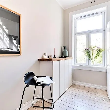 Apartment Lovely With Two Large Bedrooms Nearby Opera, Vis A Vis Botanical Garden