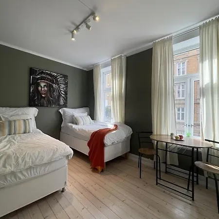 Apartment Lovely With Two Large Bedrooms Nearby Opera, Vis A Vis Botanical Garden *