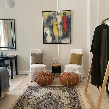 Lovely With Two Large Bedrooms Nearby Opera, Vis A Vis Botanical Garden Apartment *