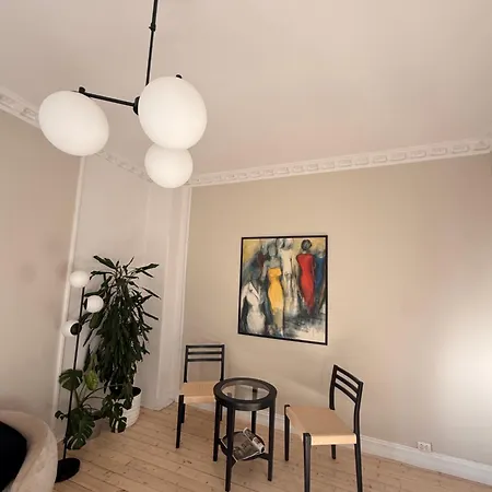 Lovely With Two Large Bedrooms Nearby Opera, Vis A Vis Botanical Garden アパート *