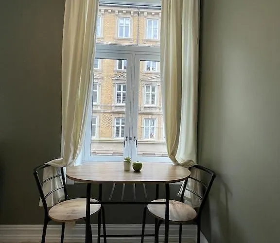 Lovely With Two Large Bedrooms Nearby Opera, Vis A Vis Botanical Garden *
