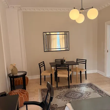 아파트 Lovely With Two Large Bedrooms Nearby Opera, Vis A Vis Botanical Garden *